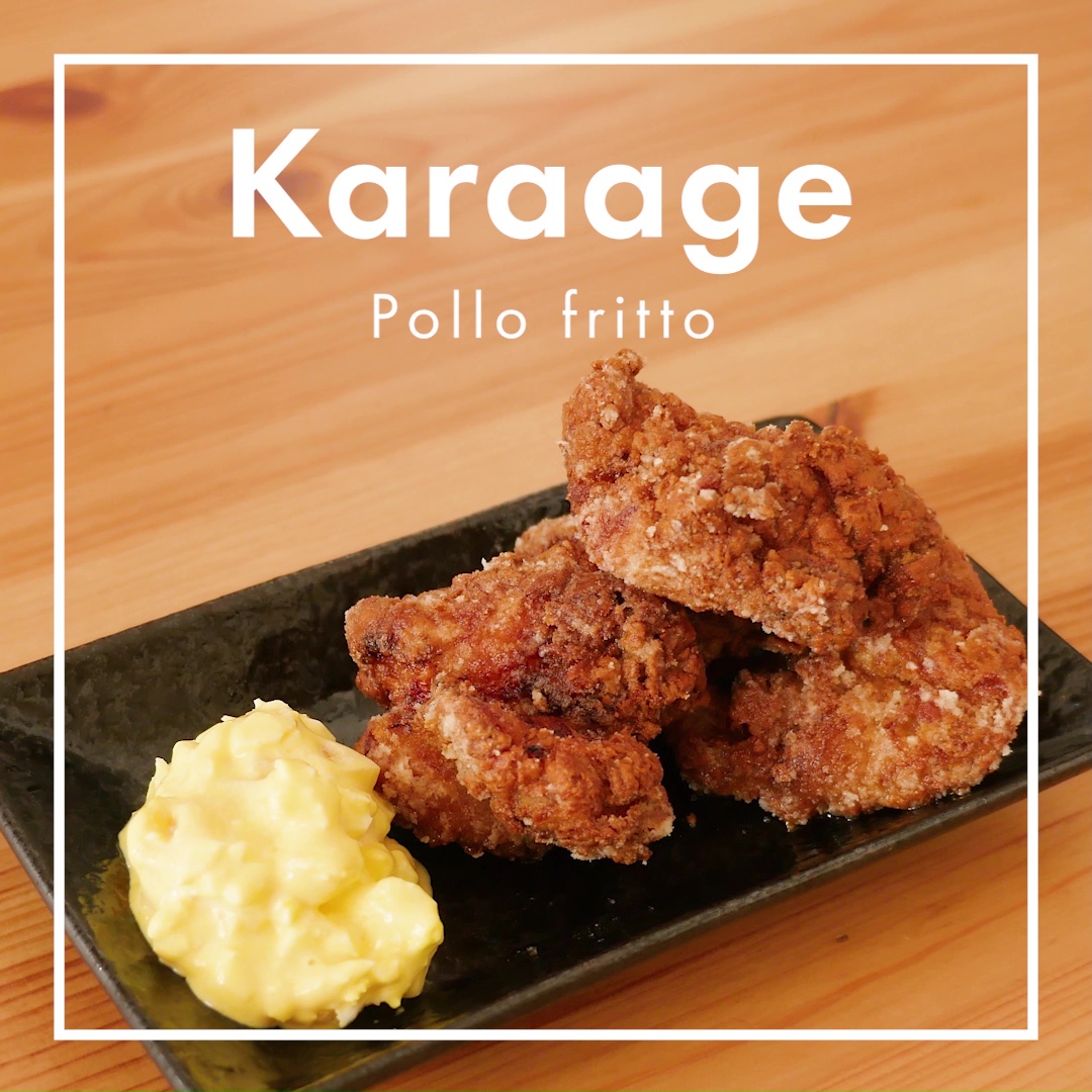 Akira Yoshida, originario de Japón, se consolida en el sector de la restauración y la moda.Nos presenta los sabores originales de su casa en los que basa su desafío.
El pollo frito, como Onigiri, es uno de los platos más populares para el “Bento”. En esta receta se usa la salsa kewpie para marinar el pollo, y se sirve acompañado con una salsa tártara con un punto de acidez. También está buenísimo, recién frito, en casa.

