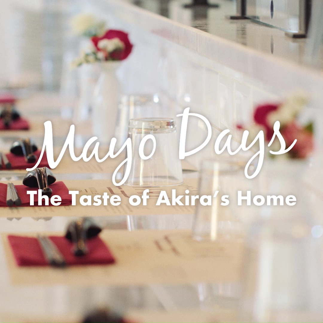 Akira Yoshida presenta ricette realizzate aggiungendo la maionese kewpie ai sapori di casa sua, il Giappone dove è cresciuto. Dopo essere stato calciatore professionista in Italia, si è votato al calcetto, divenendo un giocatore della nazionale del suo Paese. Attualmente esercita le proprie attività, come la gestione dei ristoranti e l'avviamento di nuovi marchi nel settore della moda, principalmente a Roma.
