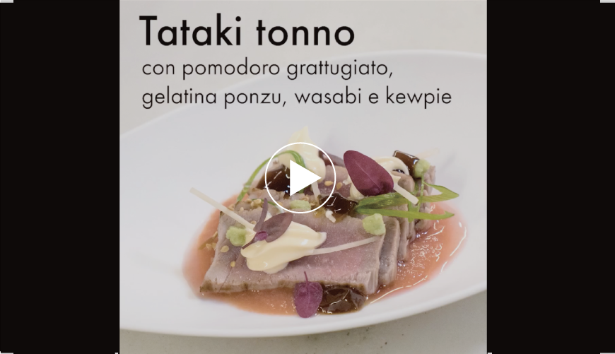 Chef Hideki Matsuhisa del ristorante Koyshunka, una stella Michelin, presenta le sue ricette con la Salsa Maionese kewpie.
Il primo piatto è il Tataki di tonno con pomodoro, gelatina di ponzu, wasabi e maionese kewpie.