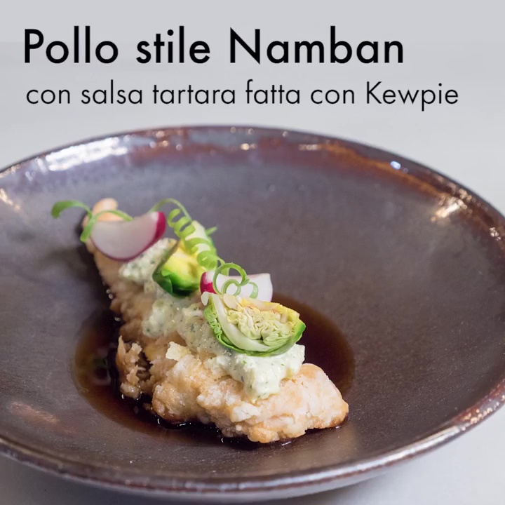 Pollo in stile Namban con salsa tartara kewpie. Questa volta Hideki ci insegna 2 nuove salse. Una salsa tartara con il Gari, lo zenzero marinato che non può mancare per servire il sushi, e la salsa Namban, una salsa agrodolce e tipica del Giappone.